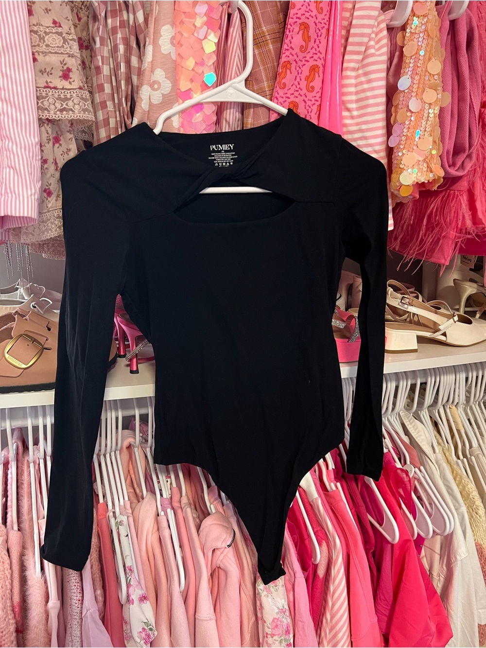 Pumiey- Long-Sleeve Cutout Bodysuit